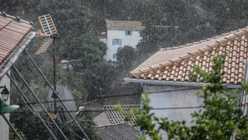 Καιρός - «Ψυχρή Λίμνη»: Καταιγίδες και χαλαζοπτώσεις σήμερα σε βόρεια και κεντρικά - Δείτε βίντεο