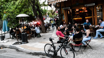 Χαλάρωση μέτρων: Μουσική στην εστίαση από το Σαββατοκύριακο - Τι θα γίνει με απαγόρευση κυκλοφορίας και δεξιώσεις