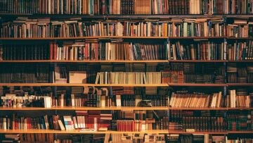 Παρέμβαση Μενδώνη μετά τις αντιδράσεις για την πολτοποίηση βιβλίων των εκδόσεων Γραβριηλίδη από πιστώτριες τράπεζες