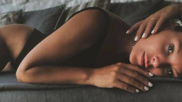 Η Υβόννη Μπόσνιακ έχει το απόλυτο κορμί - Δείτε τη με μπικίνι στη Μύκονο