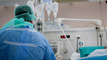 Διασωληνώθηκε 22χρονος με κορωνοϊό στο «Σωτηρία» - Γκάγκα: Όσοι νοσηλεύονται είναι κυρίως μη εμβολιασμένοι
