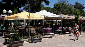 Χαλάρωση μέτρων με «όπλο» τους εμβολιασμούς: Τι αλλάζει από το Σάββατο και από 1η Ιουλίου