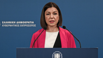 Πελώνη: Δεν τίθεται ζήτημα απολύσεων μη εμβολιασμένων πολιτών