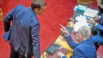 Σύγκρουση Τσίπρα - Τασούλα: «Φιμώνετε τον αρχηγό της αντιπολίτευσης» - «Δεν επιτρέπω μονόπρακτα, κάνετε τη Βουλή σκηνικό κομματικού ακτιβισμού»