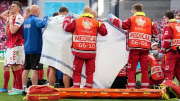 Βίντεο: Η συγκλονιστική στιγμή της κατάρρευσης του Κρίστιαν Έρικσεν κατά τη διάρκεια του αγώνα Δανία-Φινλανδία