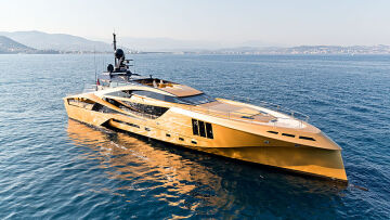 Χρυσό… γιοτ έκανε απόβαση στη Μύκονο - Βίντεο