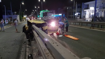 Σοκαριστικό τροχαίο με τραυματία στη λεωφόρο Κύμης - Δείτε φωτογραφίες