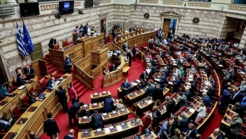 Εργασιακό: Η κόντρα Μητσοτάκη με Τσίπρα - Γιατί ο ΣΥΡΙΖΑ ψήφισε 55 άρθρα του νομοσχεδίου