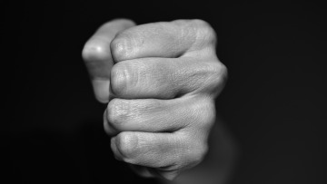 Μόλις αποφυλακίστηκε, ξυλοκόπησε την μητέρα του!