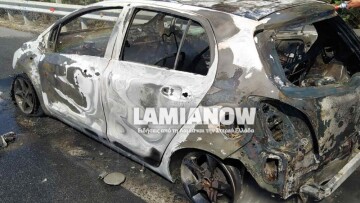 Φθιώτιδα: Αυτοκίνητο τυλίχθηκε στις φλόγες εν κινήσει - Πρόλαβαν και βγήκαν έξω οι επιβαίνοντες