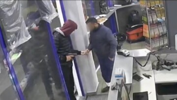 Αστυνομικός λήστευε υπαλλήλους σε βενζινάδικα με το υπηρεσιακό περίστροφο! - Δείτε φωτογραφίες