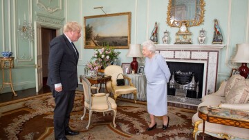 Αποκάλυψη από τη συνάντηση Ελισάβετ-Τζόνσον: Η φωτογραφία των Χάρι και Μέγκαν υπάρχει ακόμα στο Παλάτι