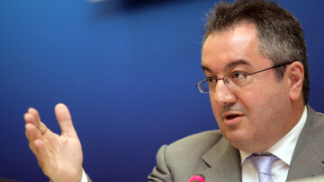 Μόσιαλος: Η μετάλλαξη Δέλτα θα επικρατήσει - Πολύ εύκολη η μετάδοσή της μεταξύ των ανεμβολίαστων