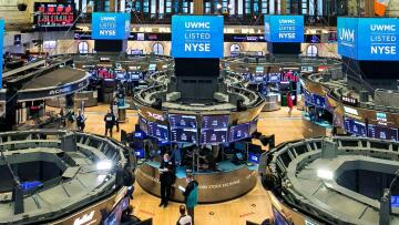 Wall Street: Συνεχίζει την άνοδο ο Nasdaq - Απώλειες 260 μονάδων για τον Dow Jones