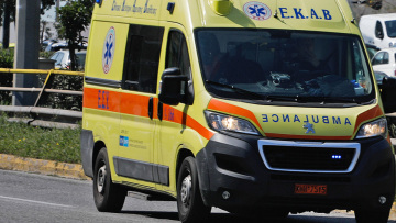 Σοβαρό τροχαίο στην Κηφισίας-Ανασύρθηκε γυναίκα χωρίς τις αισθήσεις της 