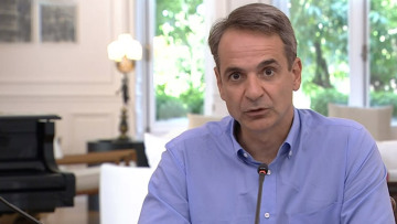 Με τον πιλότο του αεροσκάφους που έπεσε στη Ζάκυνθο στη διάρκεια κατάσβεσης μίλησε ο Κυριάκος Μητσοτάκης