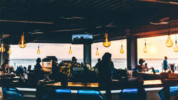 Πάρτι σε beach bar της παραλιακής με τουλάχιστον 15 κρούσματα