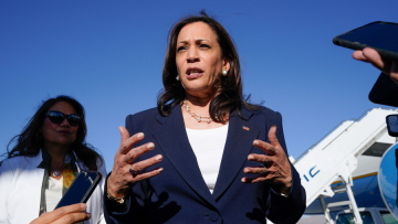 ΗΠΑ: Διπλωματικό πόκερ στην αυλή της Κίνας – Το ταξίδι της Κάμαλα Χάρις σε Σιγκαπούρη και Βιετνάμ