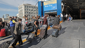 Νέα μέτρα: Απαραίτητο το τεστ και για τους πλήρως εμβολιασμένους αν δεν έχουν περάσει 14 μέρες από τη 2η δόση