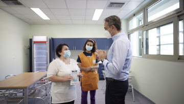 Μητσοτάκης: Το 99% των πολιτών με κορωνοϊό που νοσηλεύτηκαν ή πέθαναν ήταν ανεμβολίαστοι