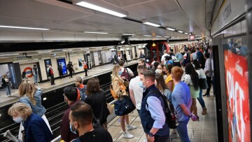 Έξαλλοι οι Βρετανοί επιχειρηματίες με τον Τζόνσον: «Ημέρα Ελευθερίας»... με 1, 8 εκατ. πολίτες σε καραντίνα 