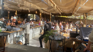 Μύκονος: «Σιωπητήριο» στο νησί και... τον τουρισμό, αλλά τα πάρτι σε βίλες καλά κρατούν - Τι λένε οι επιχειρηματίες