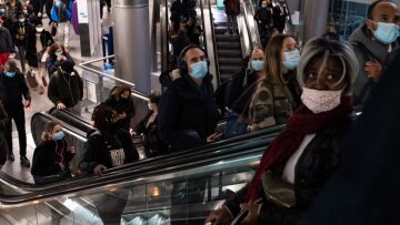 Ραγδαία εκτόξευση των κρουσμάτων στην Ευρώπη: Ξεπέρασαν τις 50 εκατ. οι μολύνσεις, σχεδόν 1,3 εκατ. νεκροί