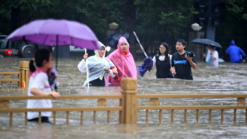 Κίνα: Τουλάχιστον 18 άτομα πνίγηκαν στη μεγαλύτερη βροχή των τελευταίων 1.000 χρόνων
