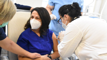 Υποχρεωτικός εμβολιασμός: Αυτές είναι οι τελικές ρυθμίσεις - Τι προβλέπουν για τους ανεμβολίαστους και την αναπλήρωσή τους