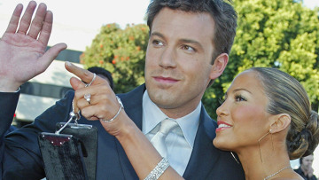 Τζένιφερ Λόπεζ - Μπεν Άφλεκ: Δεν κρύβονται πια - Το «καυτό» φιλί στο Instagram της Λατίνας σταρ