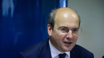 Χατζηδάκης: Αύριο οι αποφάσεις για τον κατώτατο μισθό -  Έχει διπλασιαστεί ο ρυθμός απονομής των εκκρεμών συντάξεων