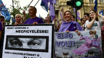 Υπόθεση Pegasus - Ουγγαρία: Στους δρόμους εκατοντάδες άνθρωποι κατά της παράνομης παρακολούθησης 