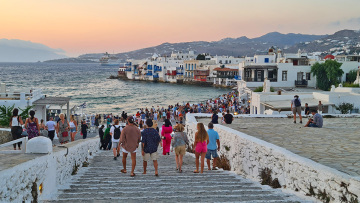 Κορωνοϊός: Στα 3.593 τα νέα κρούσματα - Έκρηξη ιικού φορτιού σε Βόλο, Αλεξανδρούπολη 