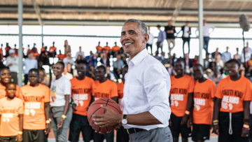 Ο Μπαράκ Ομπάμα γίνεται στρατηγικός συνεργάτης στο ΝΒΑ Africa