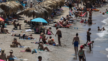 Καιρός: Πρωτοφανής καύσωνας σε διάρκεια και ένταση - Στους 44 βαθμούς η θερμοκρασία στην Αττική λέει η ΕΜΥ 