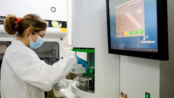 Φαΐ, αντικαταθλιπτικά και... ναρκωτικά -  Οι «συνήθειες» των Αθηναίων στη διάρκεια του πρώτου lockdown