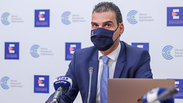 Θεμιστοκλέους: Περιμένουμε τη θέση του ΕΜΑ - Επιχειρησιακά είμαστε έτοιμοι για πιθανή 3η δόση