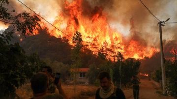Τουρκικά ΜΜΕ: Η Ελλάδα μόνο υποσχέσεις δίνει για βοήθεια στην κατάσβεση των πυρκαγιών στην Τουρκία