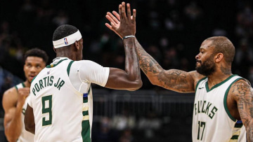 Έμεινε στους Μπακς ο Πόρτις, έφυγε για Χιτ ο Τάκερ