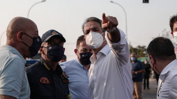 Φωτιά στη Βαρυμπόμπη - Μητσοτάκης: Οι κρίσιμες υποδομές άντεξαν - Τα σπίτια θα ξαναχτιστούν