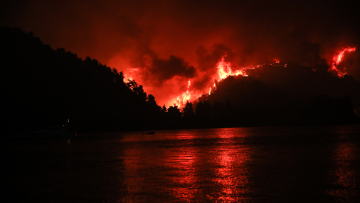 Φωτιά στην Εύβοια:  Νέα συγκλονιστικά βίντεο από τη διάσωση στην Αγία Άννα 