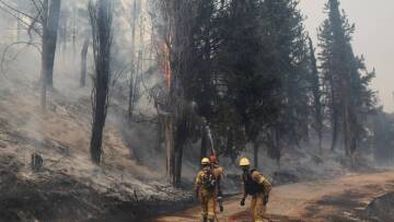 Φωτιά στην Αττική: Χωρίς ρεύμα τμήματα του Κρυονερίου, του Αγίου Στεφάνου και των Αφιδνών