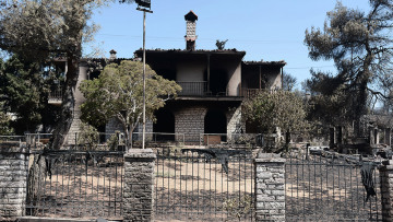 Φωτιά στην Αττική: Οδοιπορικό από Βαρυμπόμπη μέχρι Ιπποκράτειο Πολιτεία