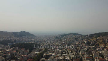 Φωτιά στην Εύβοια: Ο καπνός σκέπασε τη Λαμία - Δείτε βίντεο