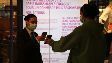 Γαλλία: Μόνο με υγειονομικό πάσο σε μπαρ, εστιατόρια, νοσοκομεία και τρένα