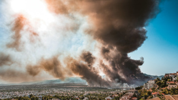 Πύρινος εφιάλτης: «Είναι η κλιματική αλλαγή, ηλίθιε!»