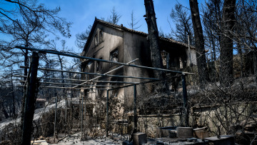 Εύβοια – Σοκαριστική εκτίμηση από τον αντιδήμαρχο Μαντουδίου: 1.000 σπίτια παραδόθηκαν στις φλόγες