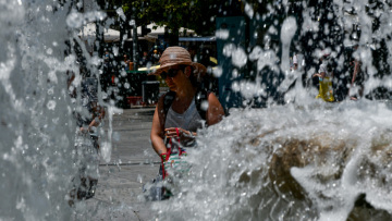 Καιρός: Καύσωνας με 41άρια την Τετάρτη - Πού θα εκδηλωθούν βροχές και καταιγίδες