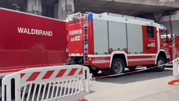 Πυρκαγιές: Κομβόι γαλλικών και αυστριακών πυροσβεστικών οχημάτων ταξιδεύουν για Ελλάδα μέσω Ανκόνας - Δείτε βίντεο