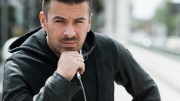 Γιάννης Αϊβάζης: Στο νοσοκομείο με κορωνοϊό, είναι πλήρως εμβολιασμένος 